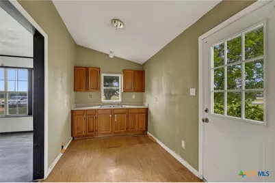 517 Center St, Marion, TX 78124 - Photo 6