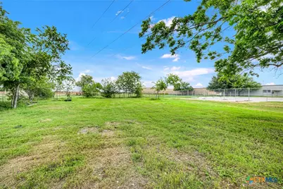 517 Center St, Marion, TX 78124 - Photo 10