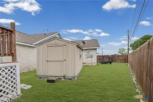 1701 Meadow Ln, Lockhart, TX 78644 - Photo 26