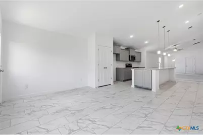 377 Dobson, Killeen, TX 76542 - Photo 6