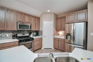 405 Tuscany Dr, Victoria, TX 77904 - Photo 6