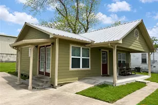 310 N La Grange St, Hallettsville, TX 77964 - Photo 4