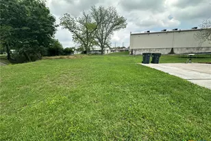 310 N La Grange St, Hallettsville, TX 77964 - Photo 8