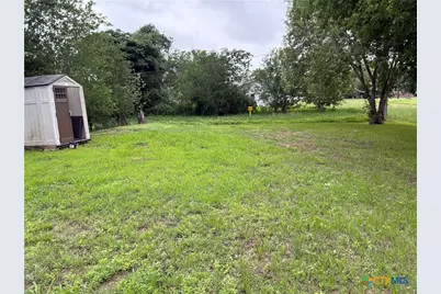 601 E 5th Street, Nixon, TX 78140 - Photo 2