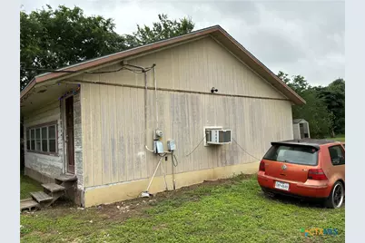 601 E 5th Street, Nixon, TX 78140 - Photo 4
