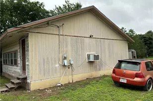 601 E 5th St, Nixon, TX 78140 - Photo 4