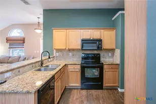208 Yellowstone Dr, Victoria, TX 77904 - Photo 8