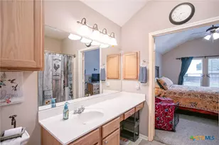 208 Yellowstone Dr, Victoria, TX 77904 - Photo 14
