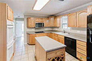 103 Poenitsch St, Cuero, TX 77954 - Photo 8