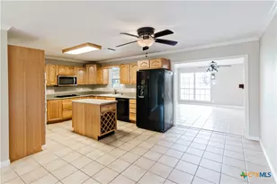 103 Poenitsch St, Cuero, TX 77954 - Photo 6