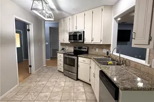 304 Cromwell Dr, Victoria, TX 77901 - Photo 8