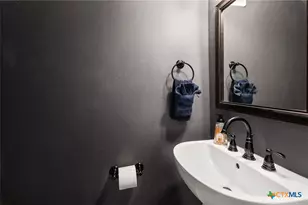 400 N Bowie St, Seguin, TX 78155 - Photo 24