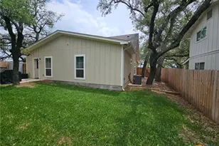 1095 Diamondhead Dr, Canyon Lake, TX 78133 - Photo 4