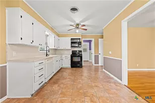 1803 S 15th St, Temple, TX 76504 - Photo 8
