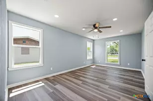210 Travis St, Port Lavaca, TX 77979 - Photo 16