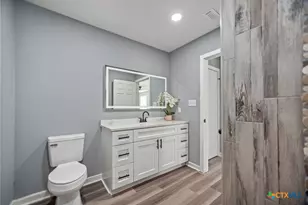 210 Travis St, Port Lavaca, TX 77979 - Photo 14