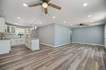 210 Travis Street, Port Lavaca, TX 77979 - Photo 4