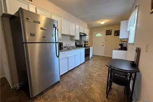 412 E Walnut St, Seguin, TX 78155 - Photo 4