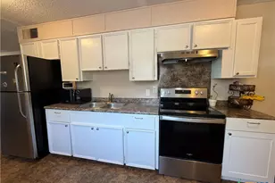 412 E Walnut St, Seguin, TX 78155 - Photo 6