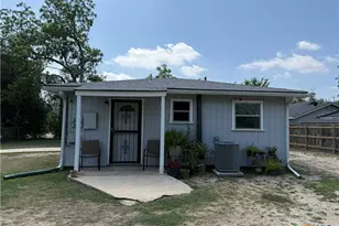 412 E Walnut St, Seguin, TX 78155 - Photo 24