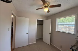 412 E Walnut St, Seguin, TX 78155 - Photo 20
