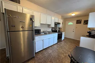 412 E Walnut St, Seguin, TX 78155 - Photo 8