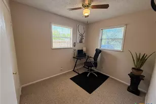 412 E Walnut St, Seguin, TX 78155 - Photo 18