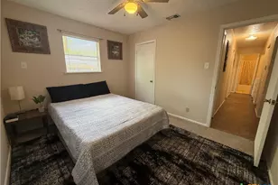 412 E Walnut St, Seguin, TX 78155 - Photo 14