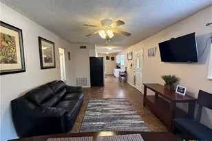 412 E Walnut St, Seguin, TX 78155 - Photo 12