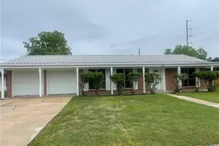 2006 Bon Aire Ave, Victoria, TX 77901 - Photo 1