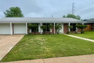 2006 Bon Aire Ave, Victoria, TX 77901 - Photo 2