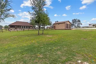 1909 Hunters Cove, New Braunfels, TX 78132 - Photo 30