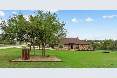 1909 Hunters Cove, New Braunfels, TX 78132 - Photo 2