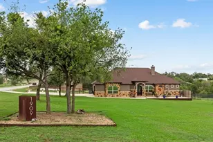1909 Hunters Cove, New Braunfels, TX 78132 - Photo 2
