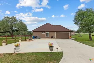 1909 Hunters Cove, New Braunfels, TX 78132 - Photo 32
