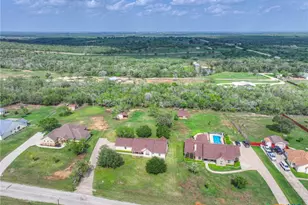175 Creekwood Dr, Gonzales, TX 78629 - Photo 42