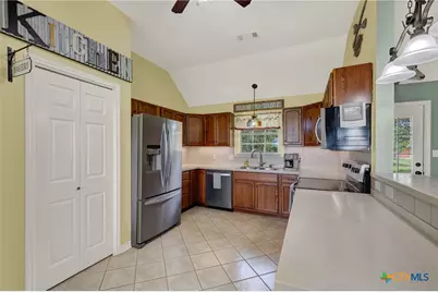 175 Creekwood Drive, Gonzales, TX 78629 - Photo 4