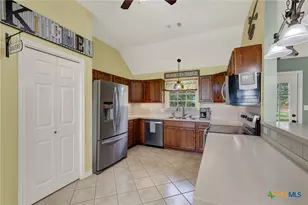 175 Creekwood Dr, Gonzales, TX 78629 - Photo 4