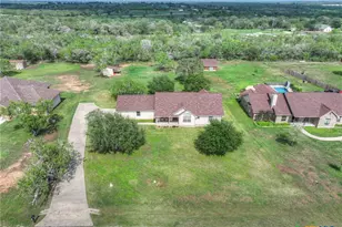 175 Creekwood Dr, Gonzales, TX 78629 - Photo 40