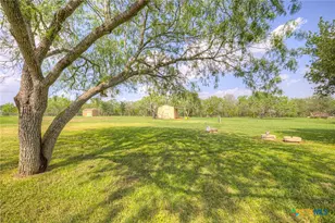 175 Creekwood Dr, Gonzales, TX 78629 - Photo 34