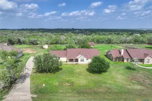 175 Creekwood Dr, Gonzales, TX 78629 - Photo 40