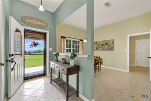 175 Creekwood Dr, Gonzales, TX 78629 - Photo 2