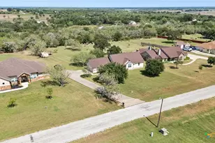 175 Creekwood Dr, Gonzales, TX 78629 - Photo 38