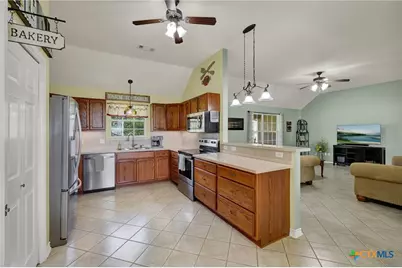 175 Creekwood Drive, Gonzales, TX 78629 - Photo 4