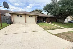 403 Alamogordo Dr, Victoria, TX 77904 - Photo 2