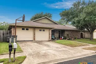403 Alamogordo Dr, Victoria, TX 77904 - Photo 2