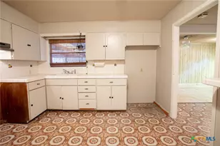 2903 Gayle St, Victoria, TX 77901 - Photo 8