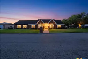 714 Louisiana Ave, Shiner, TX 77984 - Photo 2