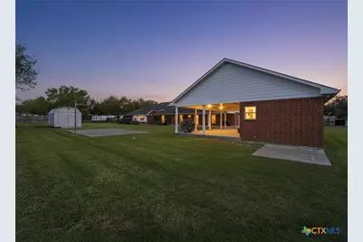 714 Louisiana Avenue, Shiner, TX 77984 - Photo 4