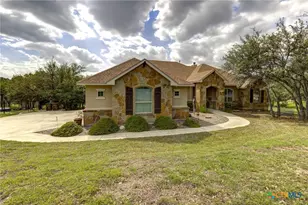 907 Shady Hollow, New Braunfels, TX 78132 - Photo 2